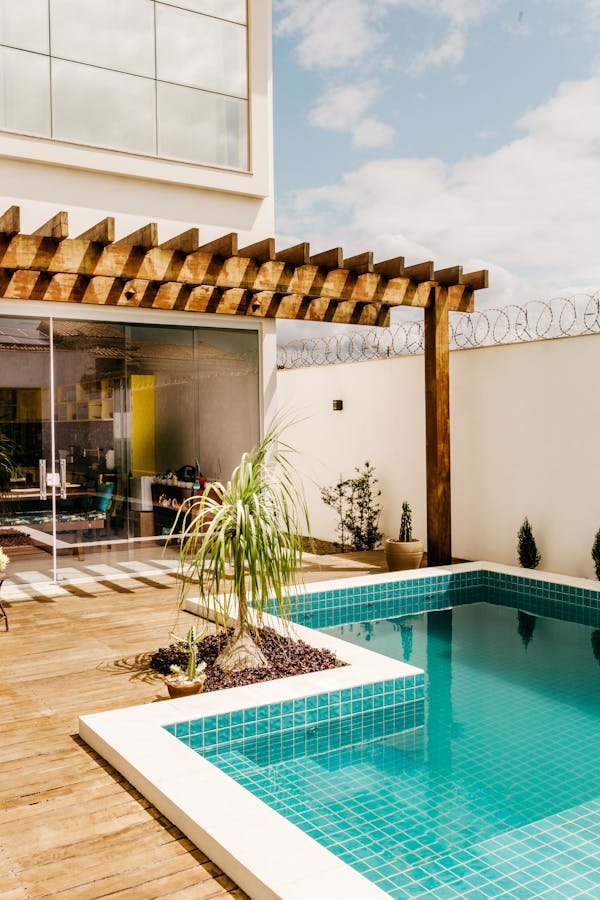 Les services indispensables de votre pisciniste à Narrosse